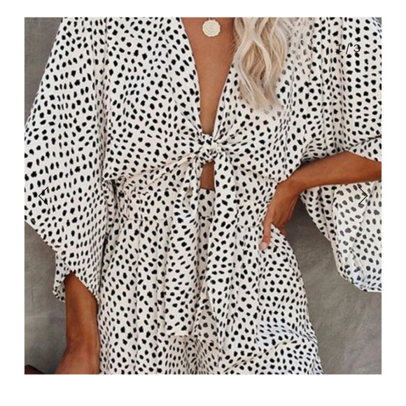 VICI Flawless Well Behaved Printed Pocketed Tie Romper. Size small - Picture 5 of 16